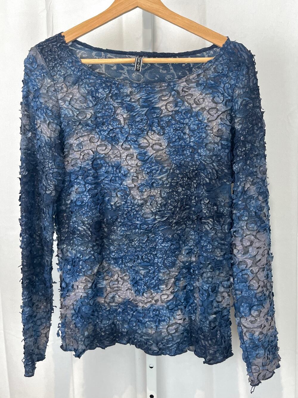 SNO SKINS Snoskins Textured Pattern Pullover Top Long Sleeve Blue Gray Size M